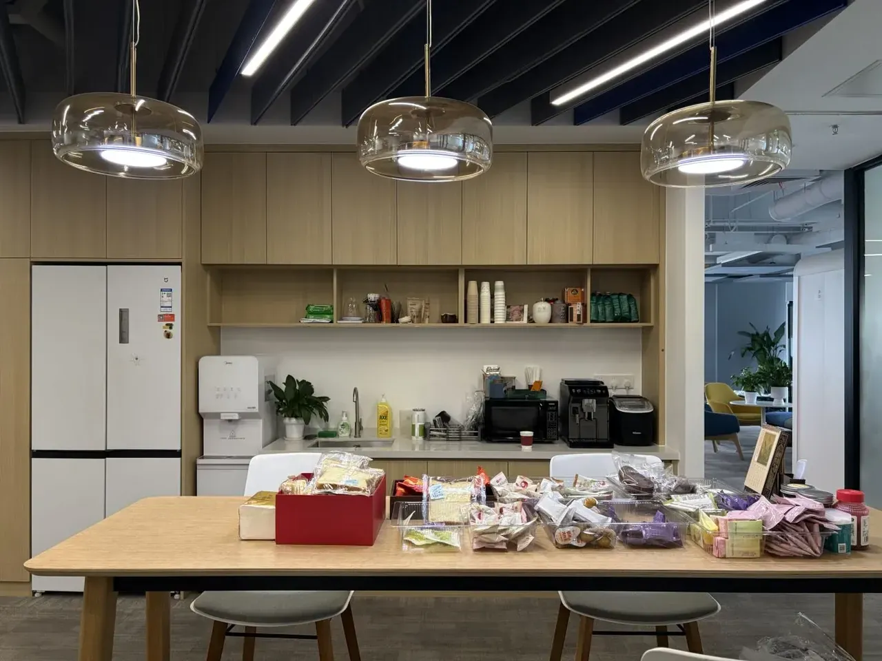 Office kitchen with home appliances, each labeled with image-space points