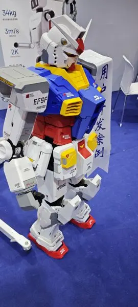 Gundam-style humanoid robot model