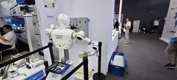 Zwinsoft Wheeled-Half Robot with Arm
