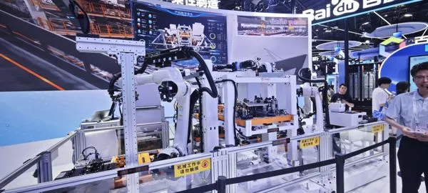 MIND Wheeled Robot Arm Booth