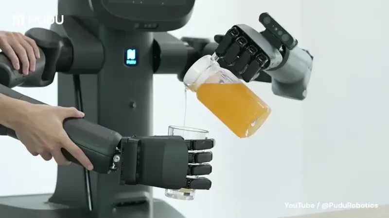Dual-arm robot achieves precision pouring under external disturbance